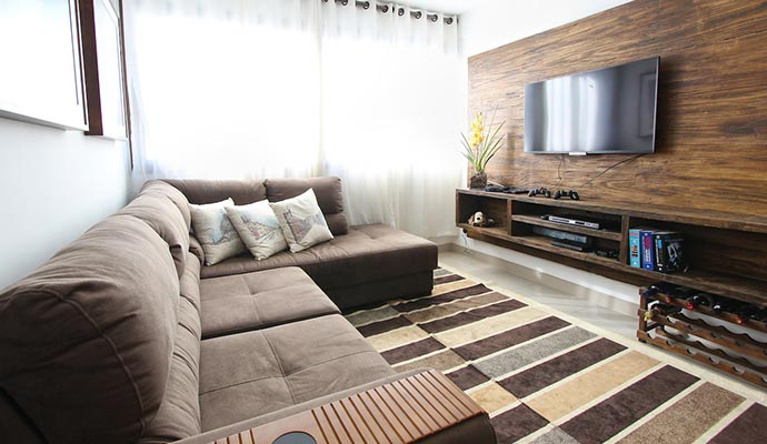 A beautiful room with clean upholstery